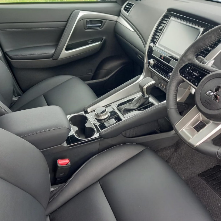 Mitsubishi Pajero Sport 2026 (5)