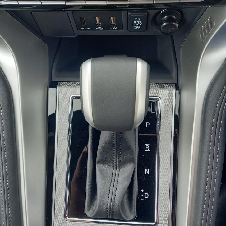 Mitsubishi Pajero Sport 2026 (6)