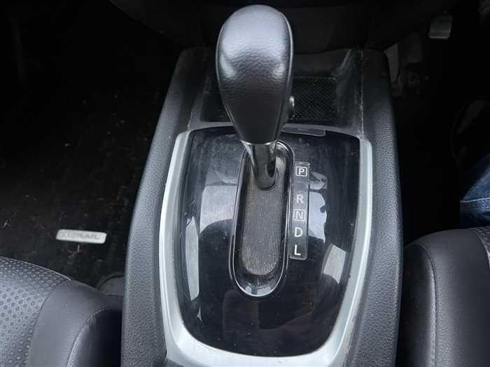 Nissan X-Trail 2.0 2015 (8)