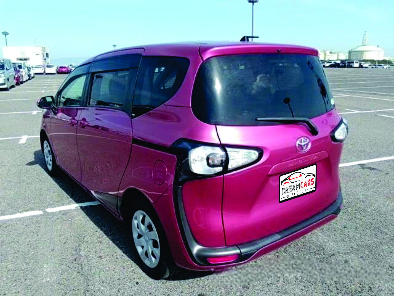 Toyota Sienta 2015 (2)