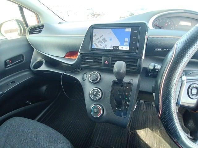 Toyota Sienta 2015 (4)
