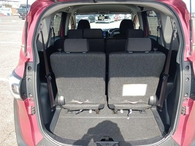 Toyota Sienta 2015 (9)