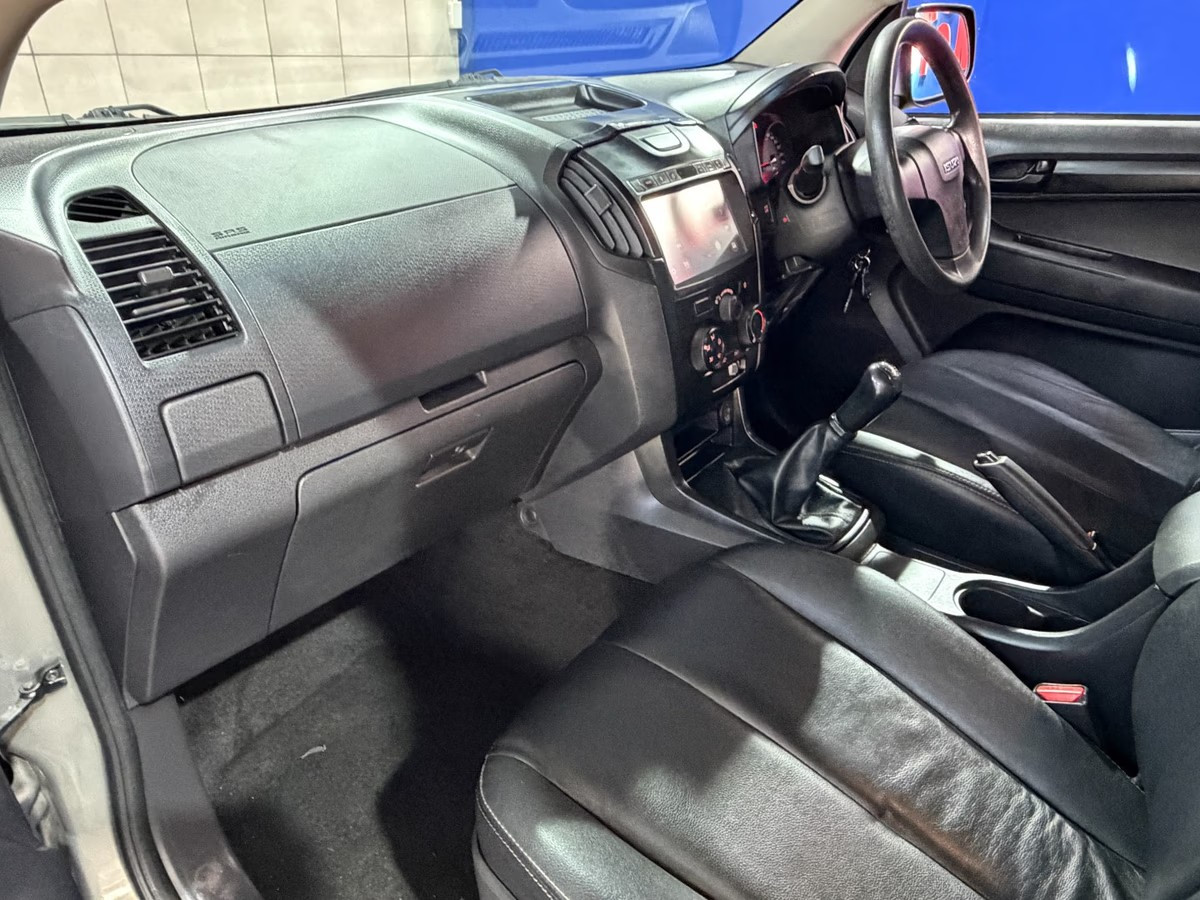 Isuzu D-Max 2019 (8)