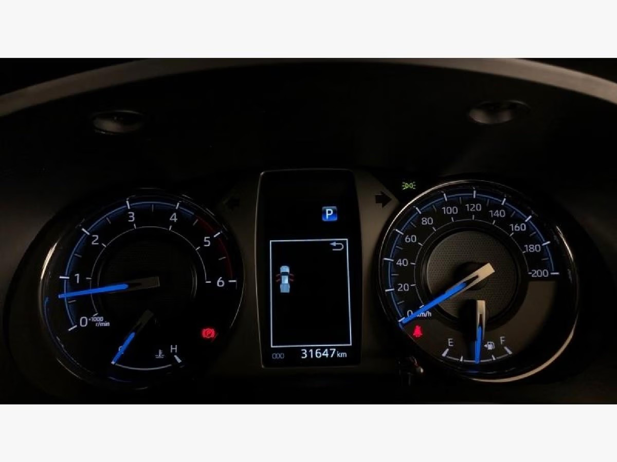 Toyota Hilux 2.8 GD-6 2025 (6)