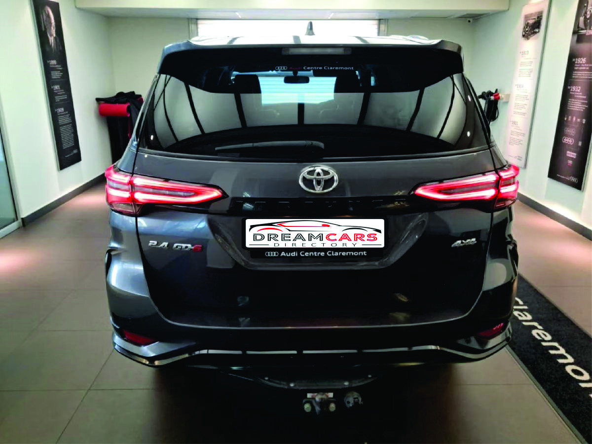 Toyota Fortuner 4x4 2023 (2)