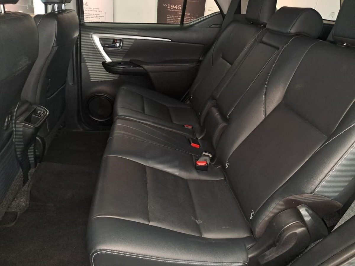 Toyota Fortuner 4x4 2023 (5)