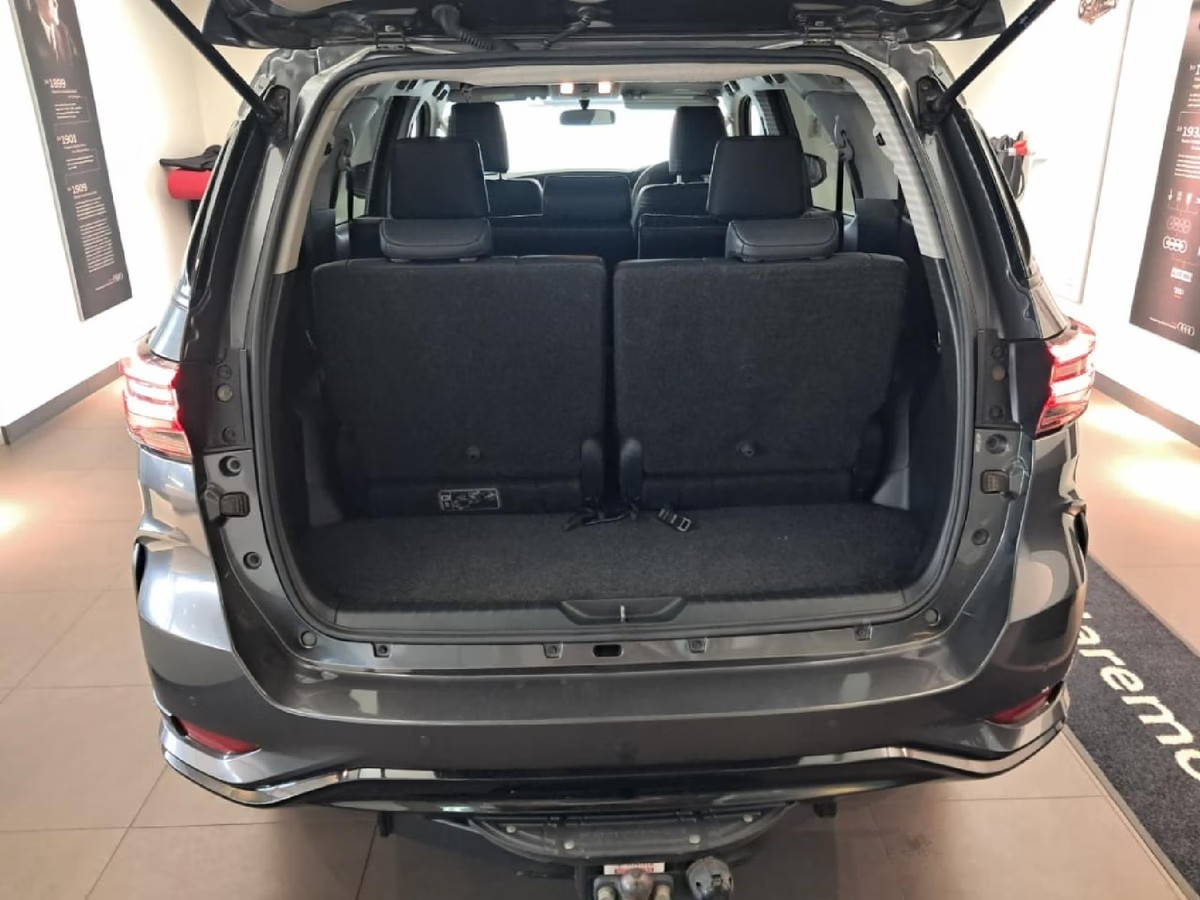 Toyota Fortuner 4x4 2023 (7)