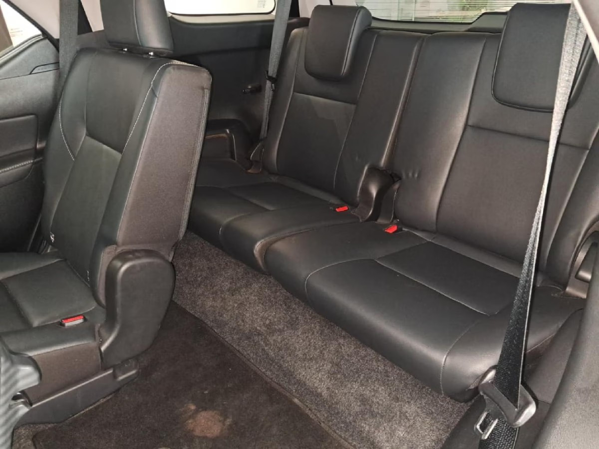 Toyota Fortuner 4x4 2023 (6)