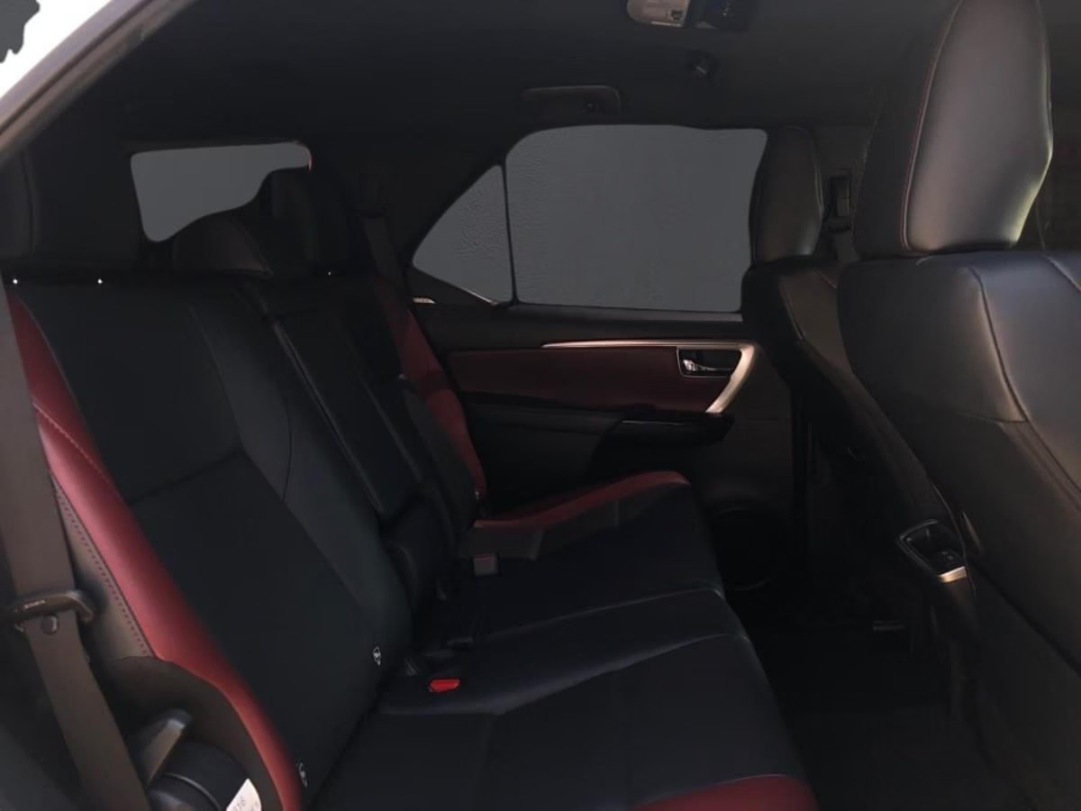 Toyota Fortuner 2025 (9)