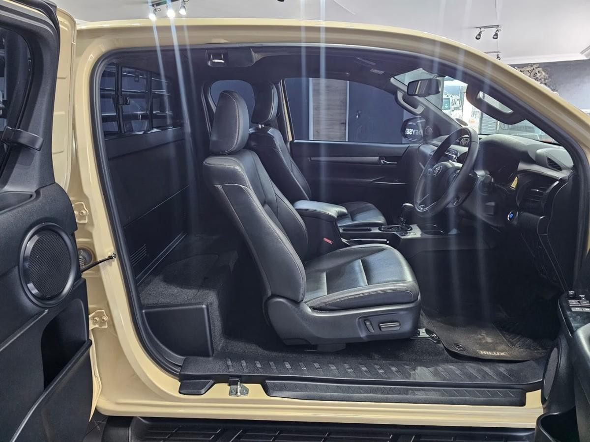Toyota Hilux 2022 (8)