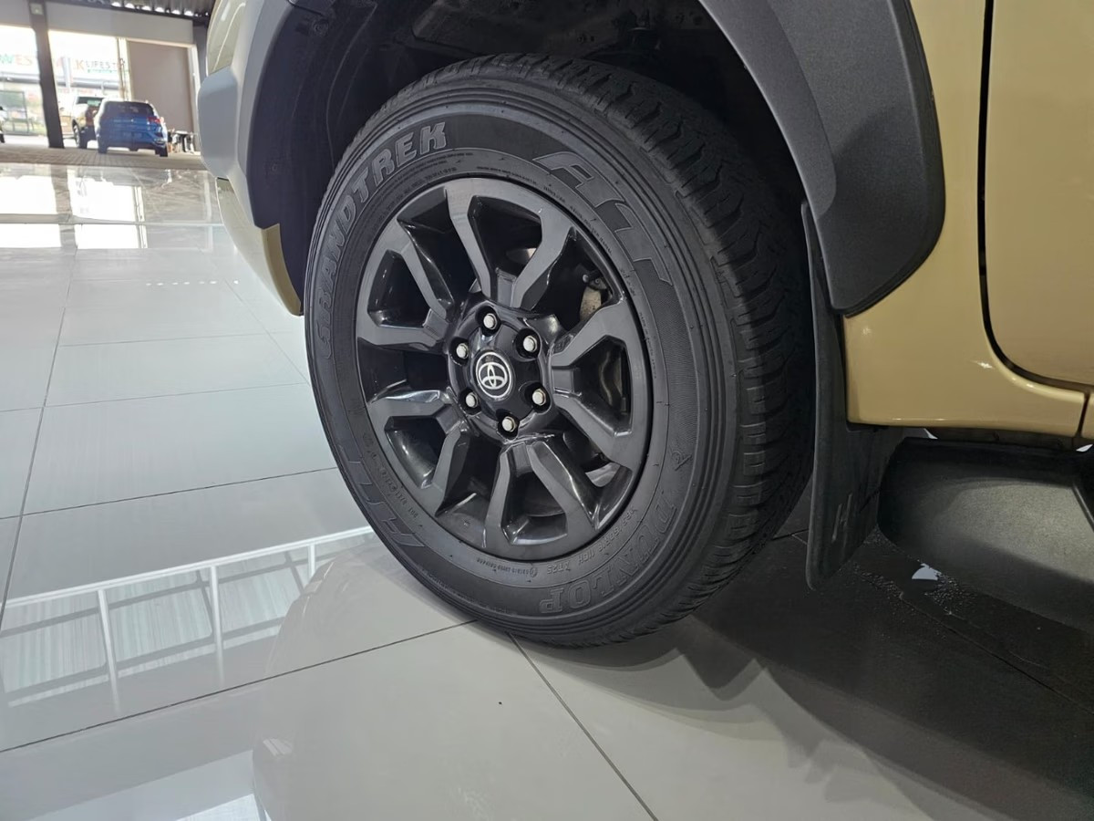 Toyota Hilux 2022 (6)