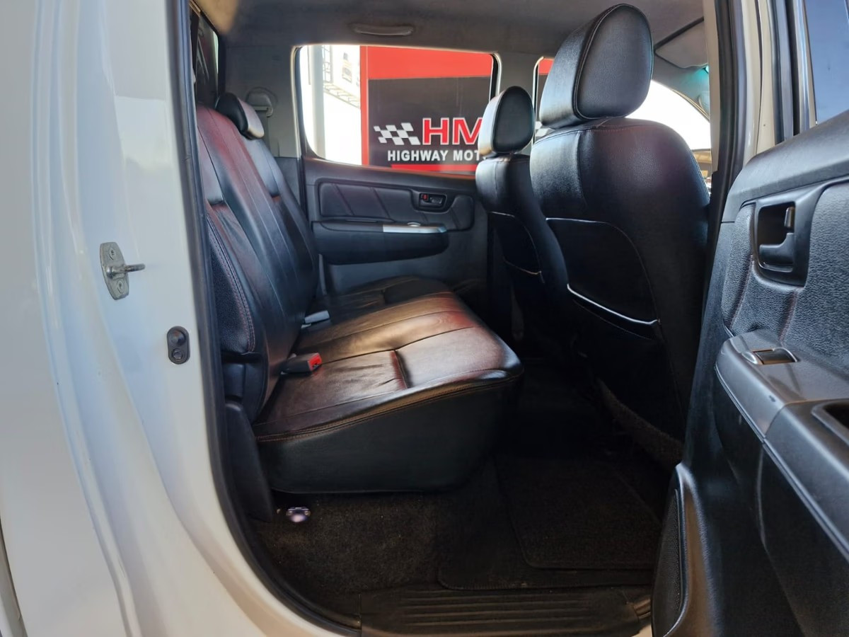 Toyota Hilux 2015 (7)