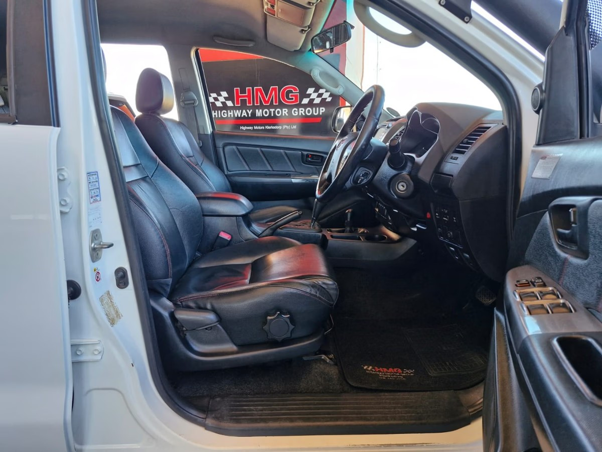 Toyota Hilux 2015 (6)