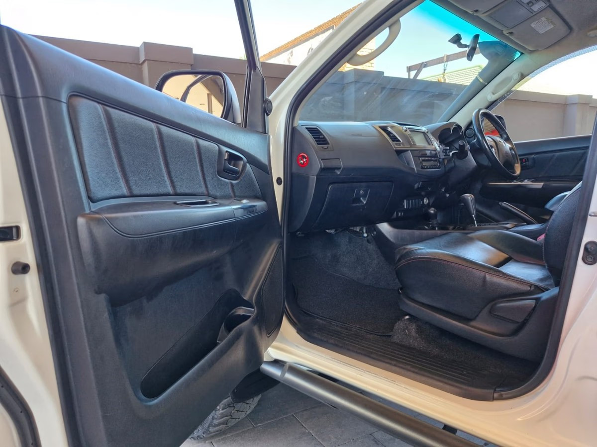 Toyota Hilux 2015 (8)