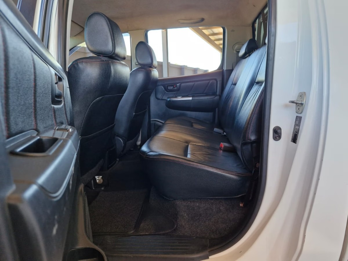 Toyota Hilux 2015 (9)