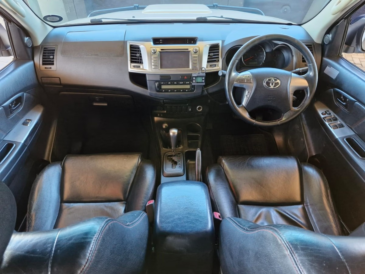 Toyota Hilux 2015 (10)